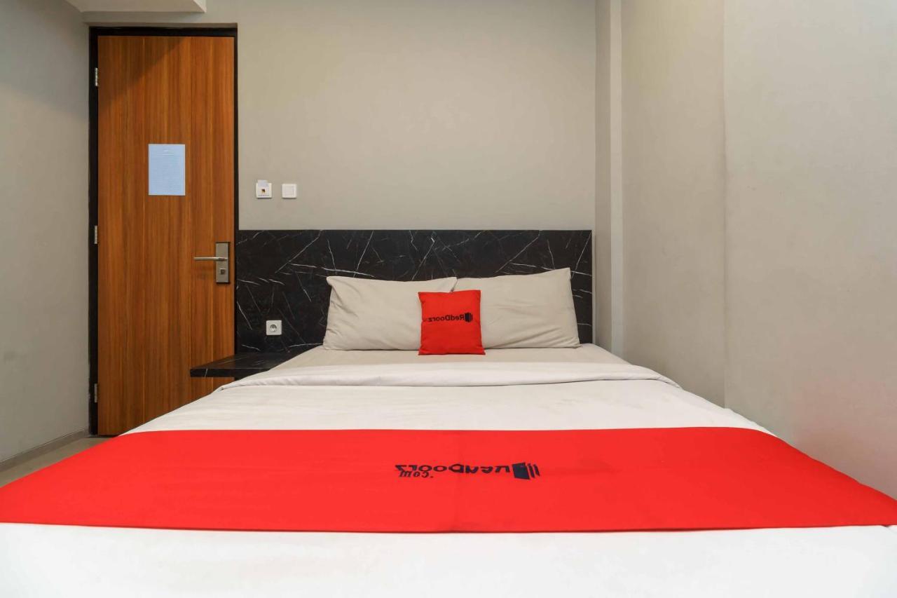 Reddoorz Plus Near Radio Dalam 3 Jakarta Exterior photo